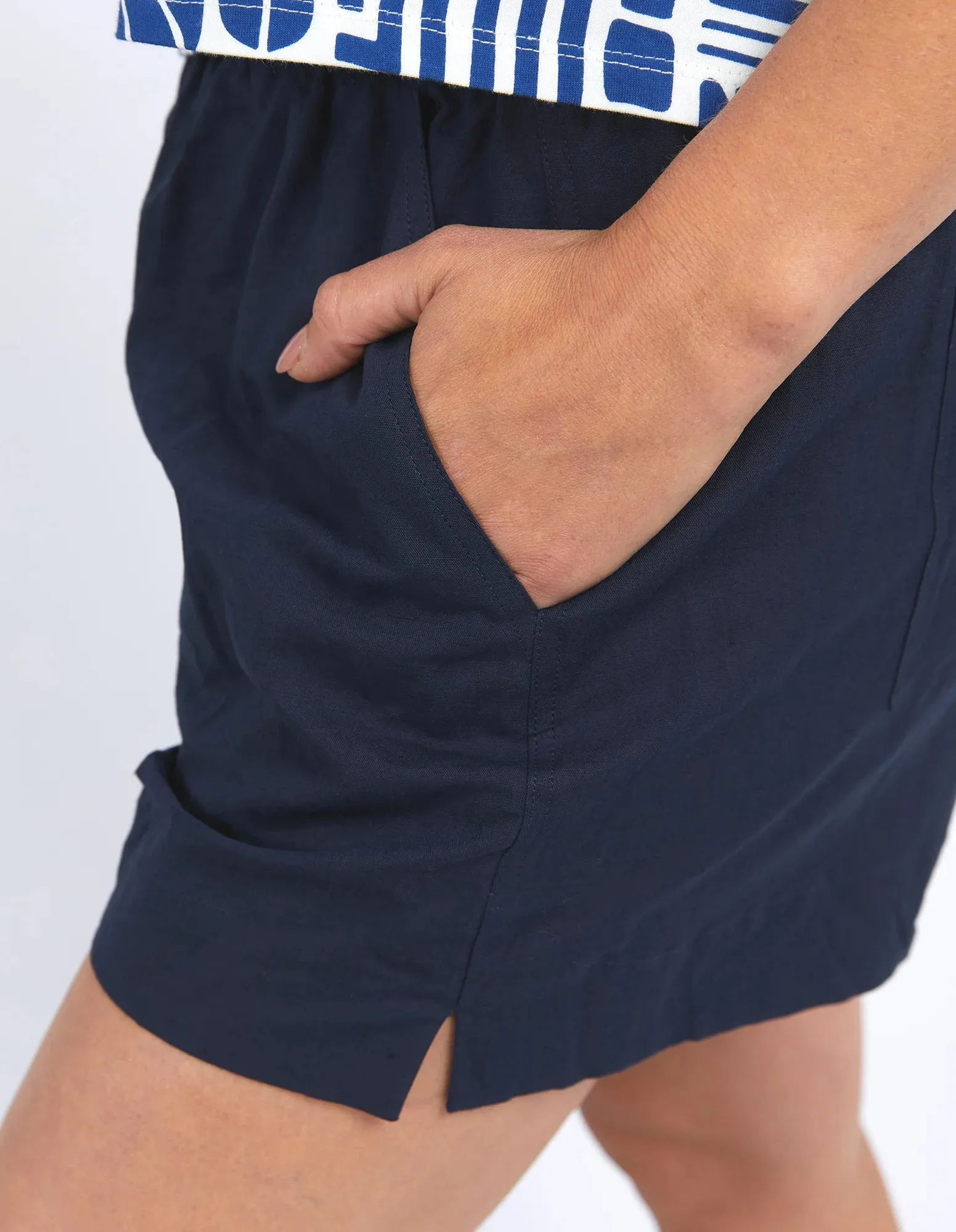 Elm Lifestyle II STEVIE Short - Navy