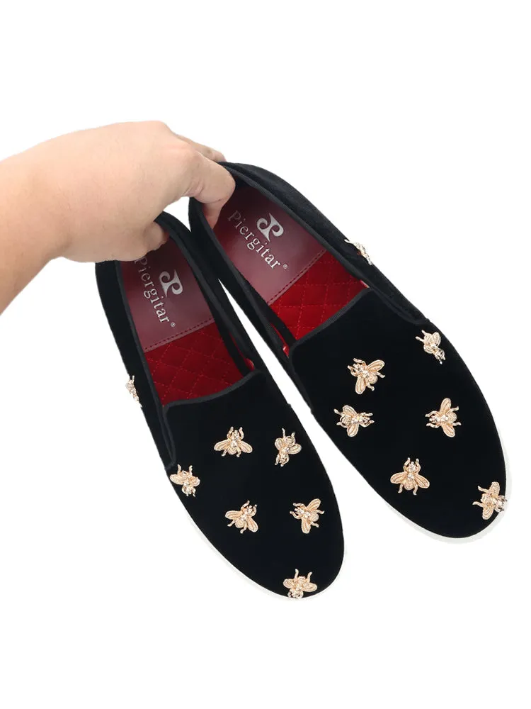 Newly imported velvet with bee buckle men's skateboard shoes trendy low-top sneakers casual slip-on loafers for men