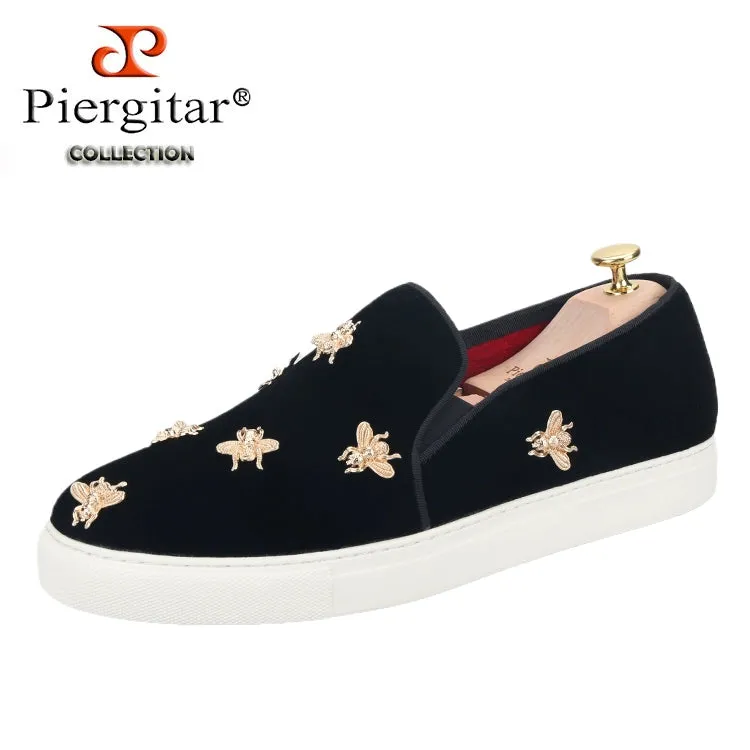 Newly imported velvet with little bee buckle men's skateboard shoes trendy low-top board shoes casual foot loafers men's
