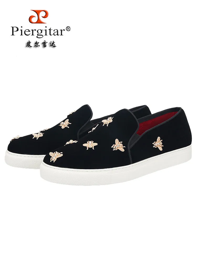Newly imported velvet with little bee buckle men's skateboard shoes trendy low-top board shoes casual foot loafers men's